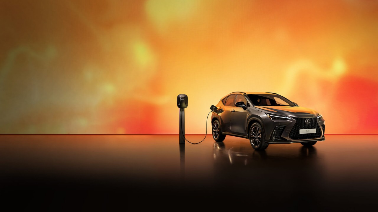 01-plug-in-hybrid-lexus