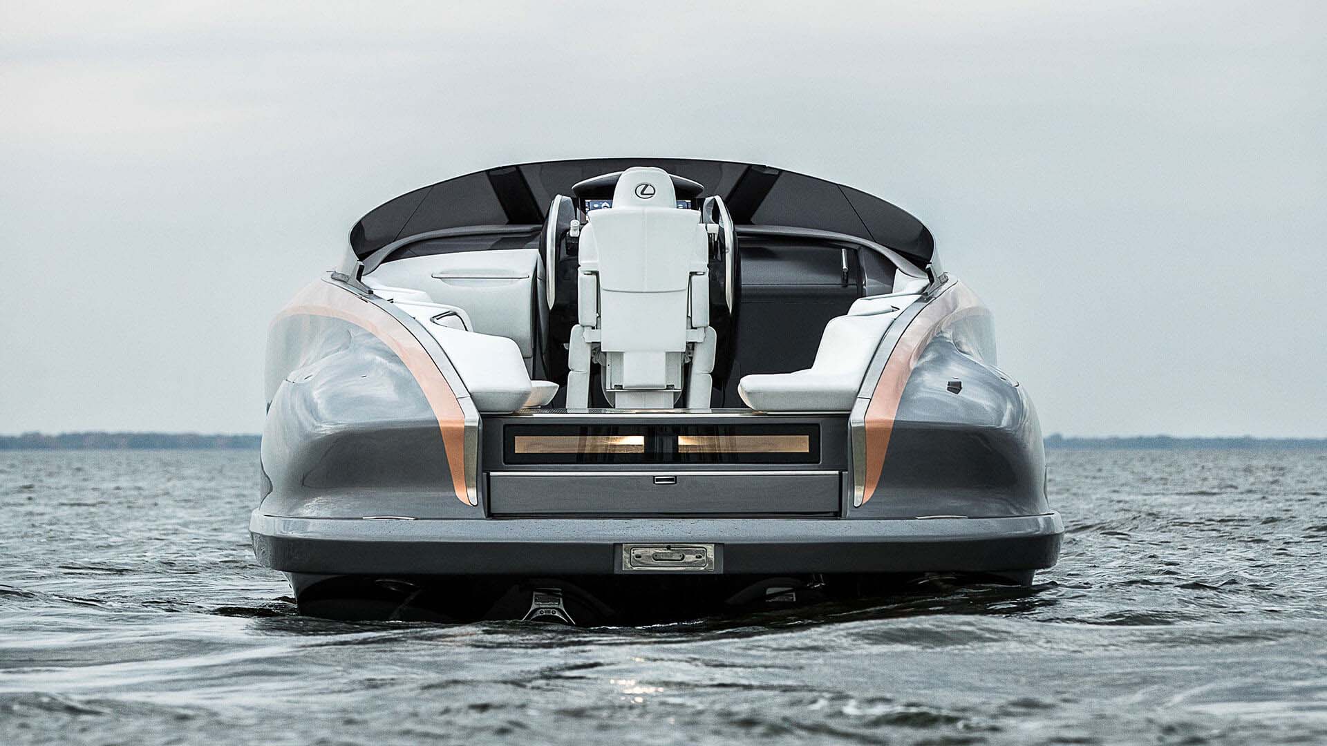 Lexus Yacht - Rückansicht