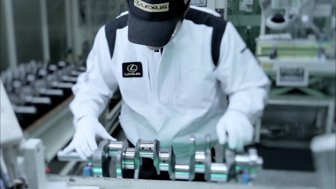 Lexus Ingenieur bei der Arbeit