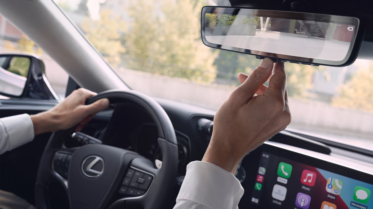 Interior und Konsole des Lexus LS