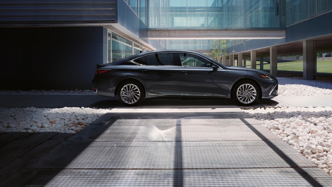 Lexus ES 300h grau