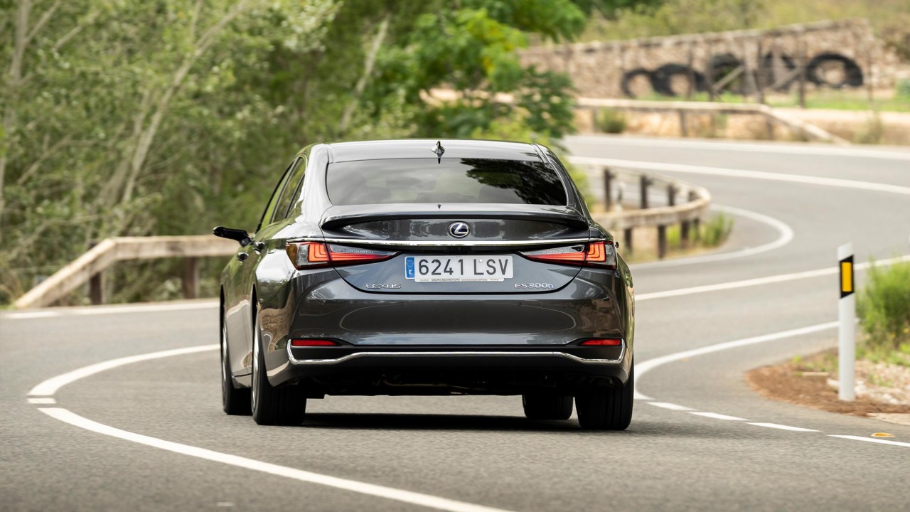 Lexus ES 300h grau