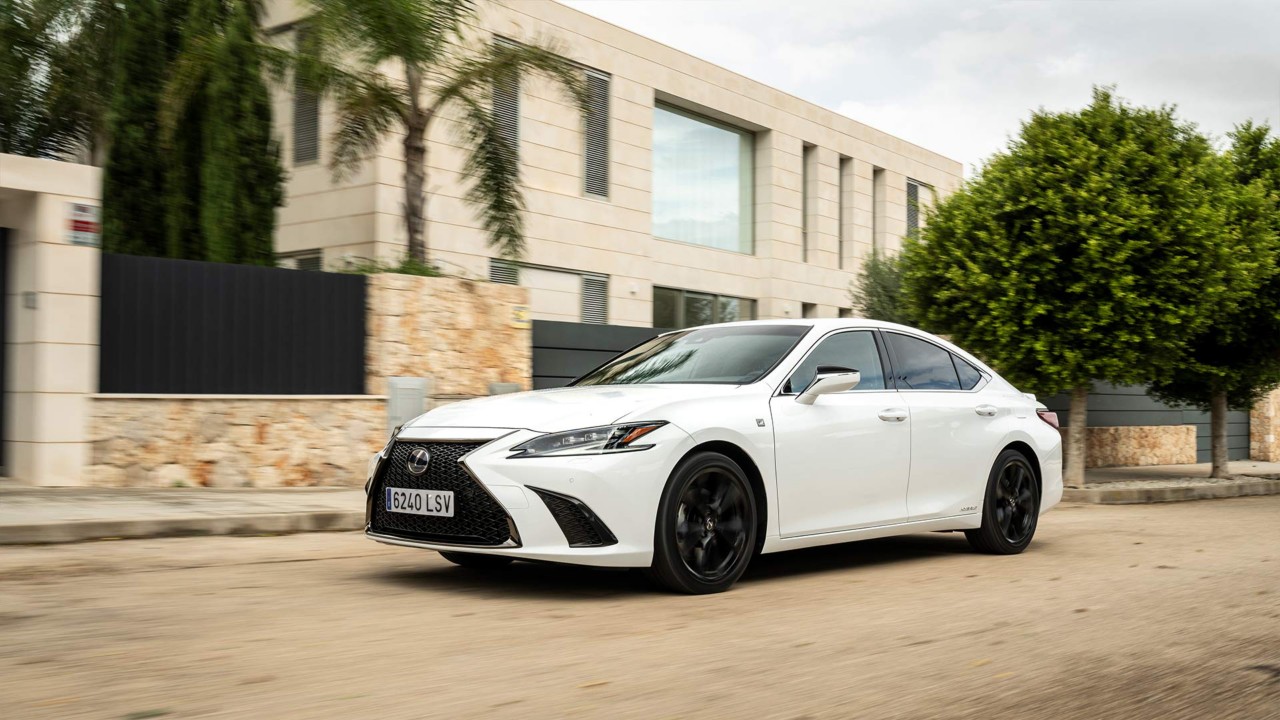 Lexus ES 300h grau