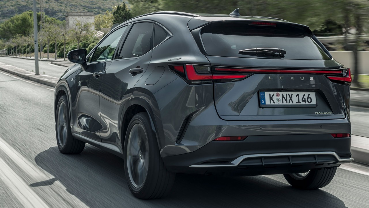 Lexus NX grau