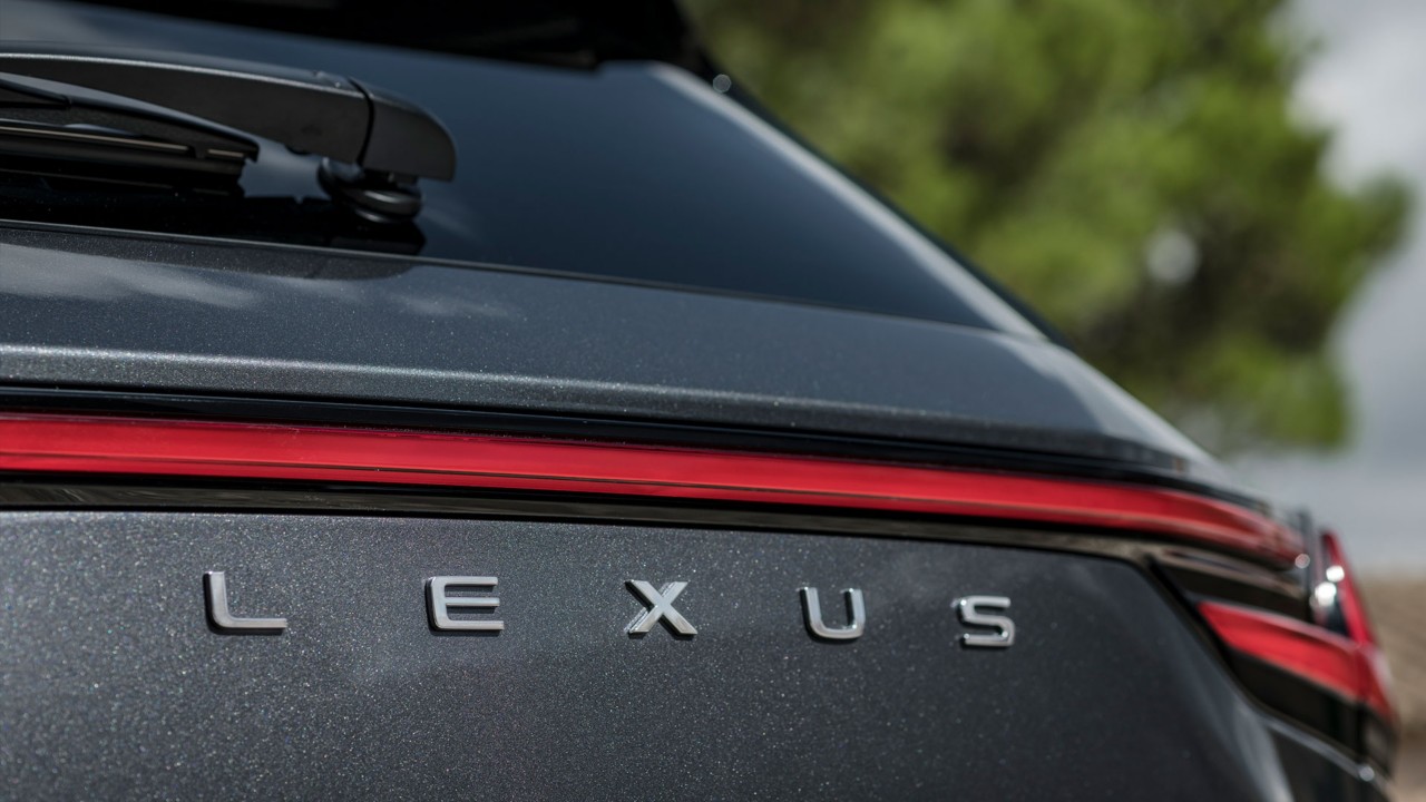 Lexus NX grau
