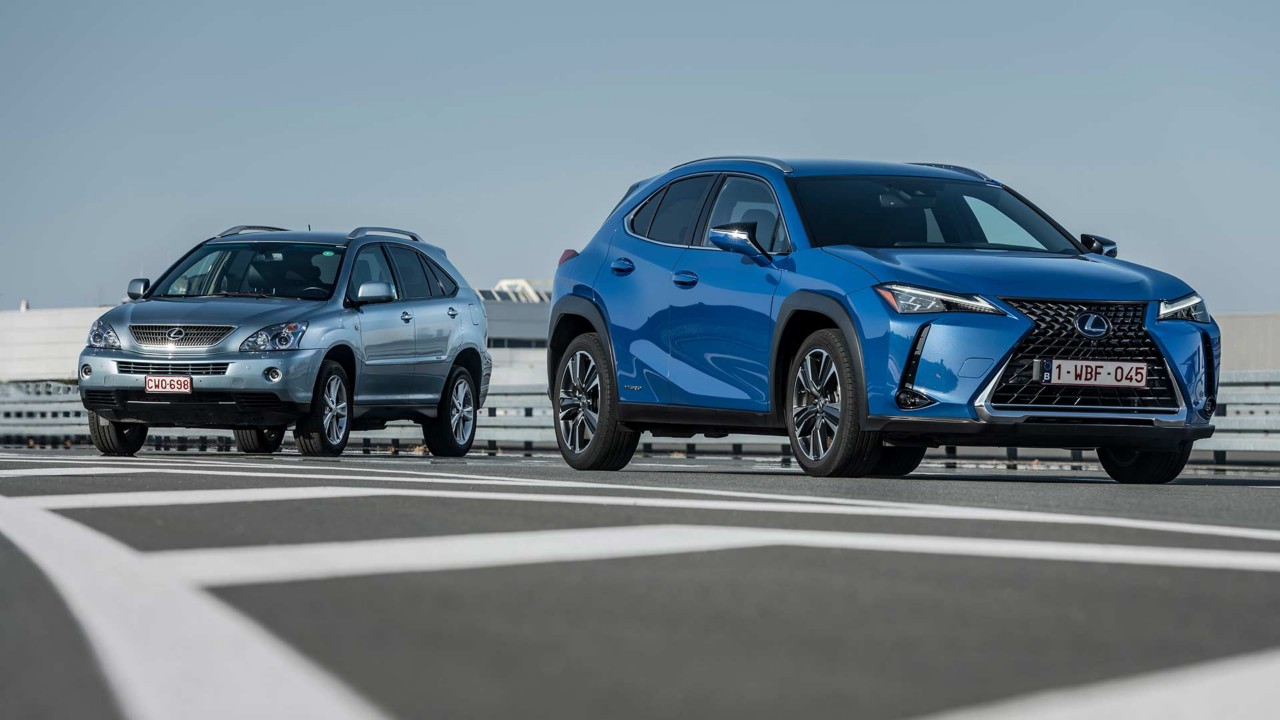 Duell des Pioniers Lexus RX 400h und des Crossovers UX 250h auf dem Testgelände des Lexus Technikzentrums im belgischen Zaventem.