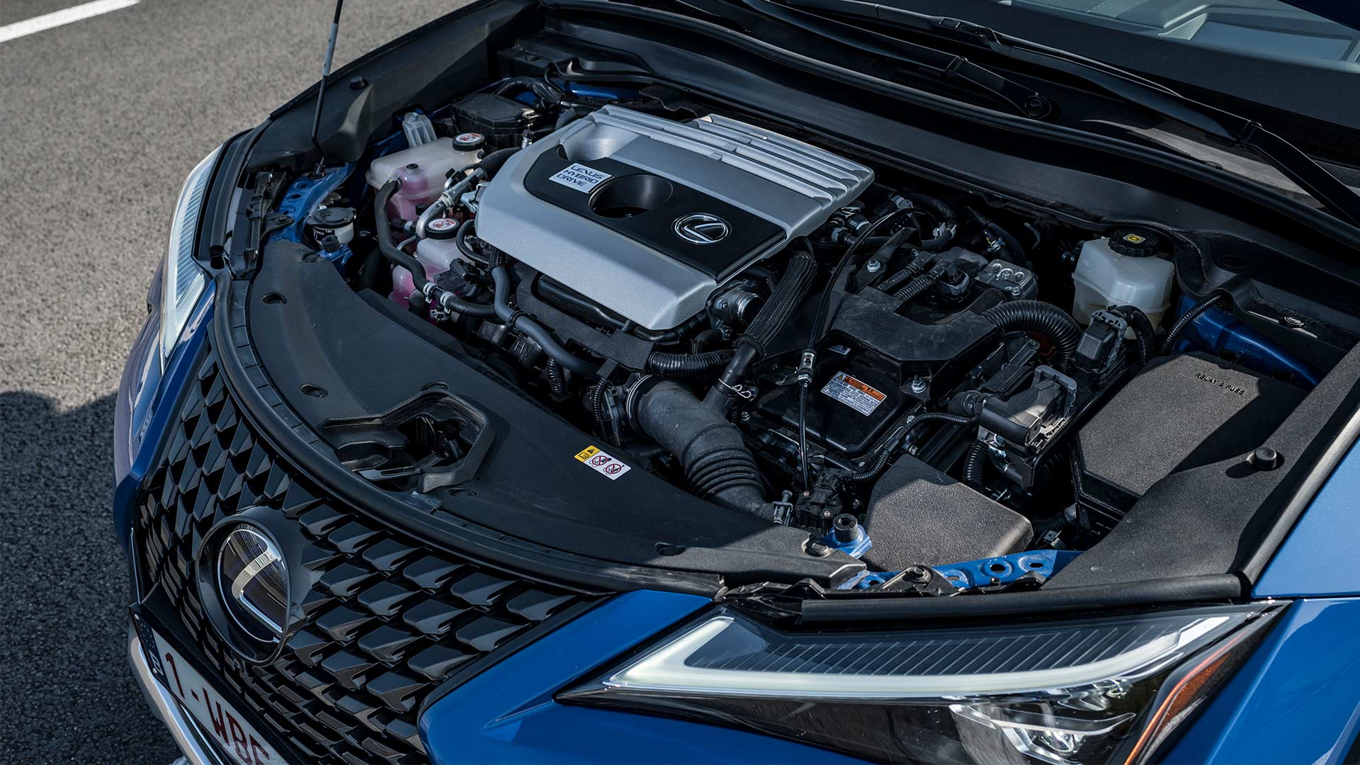 Mit ihrer Kombination aus kraftvollem Benziner und einem oder mehreren Elektromotoren setzen die selbstladenden Hybridsysteme von Lexus seit über 15 Jahren die Maßstäbe für die Elektrifizierung im Premiumsegment.