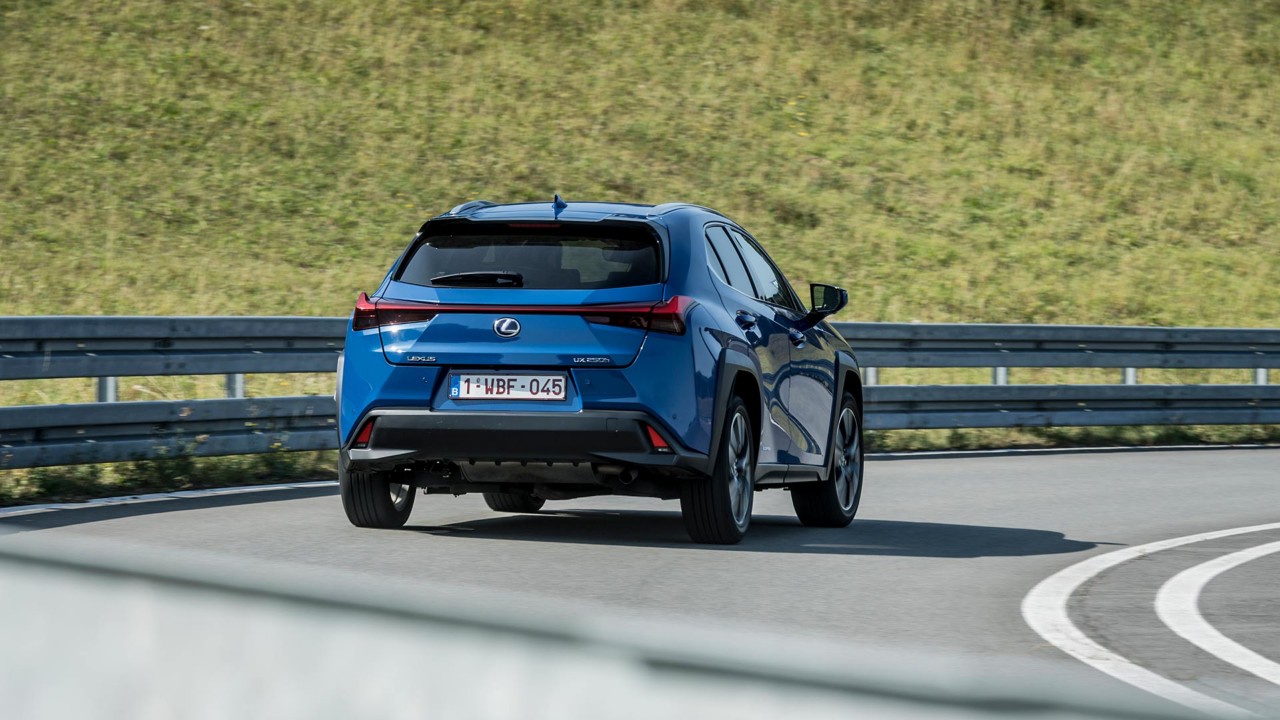 Mit ihrer Kombination aus kraftvollem Benziner und einem oder mehreren Elektromotoren setzen die selbstladenden Hybridsysteme von Lexus seit über 15 Jahren die Maßstäbe für die Elektrifizierung im Premiumsegment.