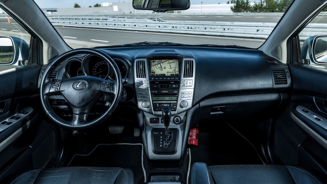 Mit ihrer Kombination aus kraftvollem Benziner und einem oder mehreren Elektromotoren setzen die selbstladenden Hybridsysteme von Lexus seit über 15 Jahren die Maßstäbe für die Elektrifizierung im Premiumsegment.