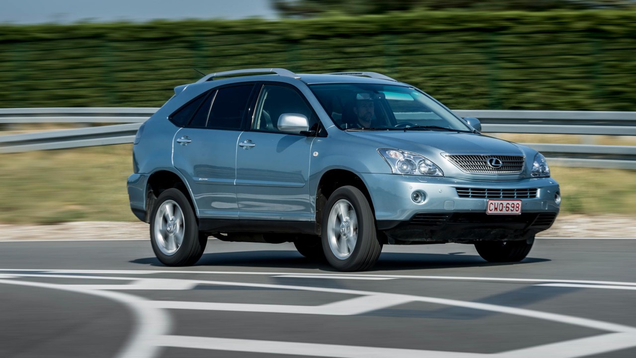Mit ihrer Kombination aus kraftvollem Benziner und einem oder mehreren Elektromotoren setzen die selbstladenden Hybridsysteme von Lexus seit über 15 Jahren die Maßstäbe für die Elektrifizierung im Premiumsegment.