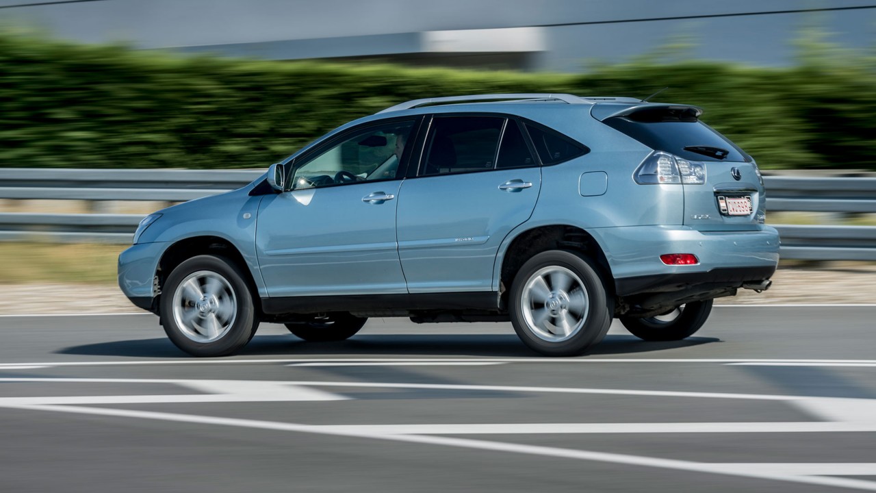 Mit ihrer Kombination aus kraftvollem Benziner und einem oder mehreren Elektromotoren setzen die selbstladenden Hybridsysteme von Lexus seit über 15 Jahren die Maßstäbe für die Elektrifizierung im Premiumsegment.