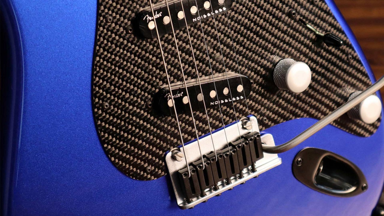 Fender Lexus LC Stratocaster: Lexus präsentiert eigene Gitarre