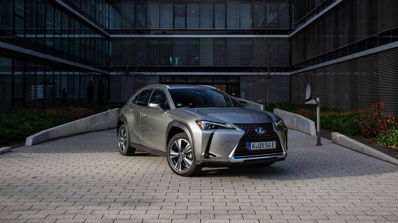 Lexus UX 300e in silber