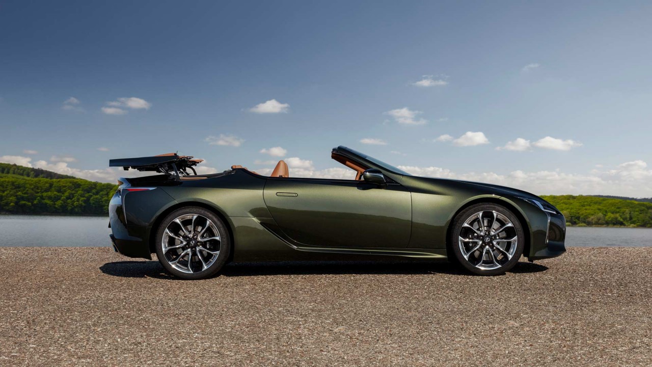 Lexus LC Cabriolet von der Seite
