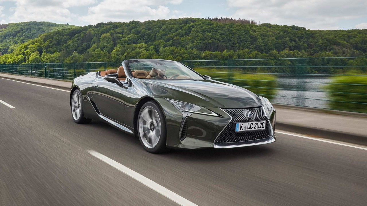 Lexus LC Cabriolet beim fahren