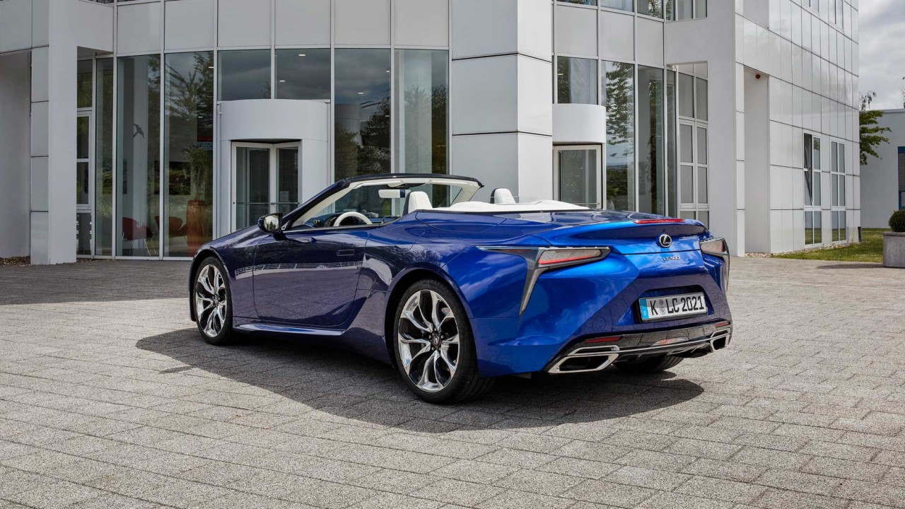 Lexus LC Cabriolet von hinten 