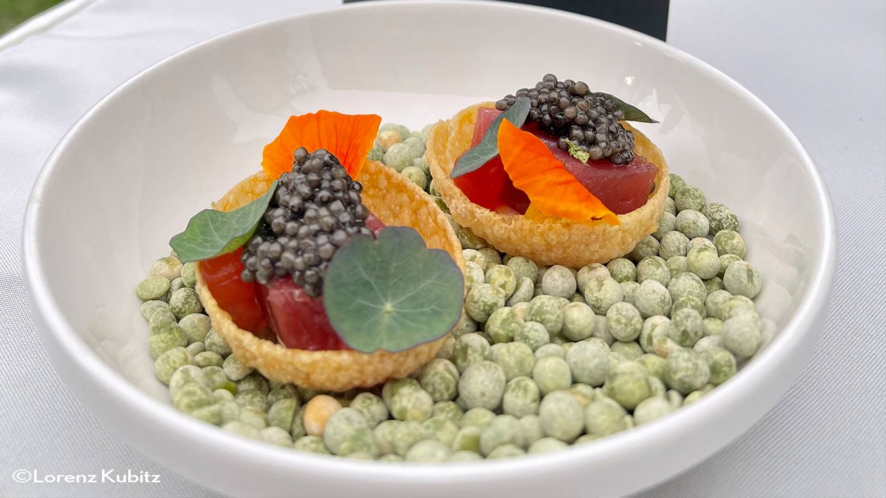 Tohru Nakamura wurde bereits vier Jahre in Folge mit zwei Michelin-Sternen, zehn Pfannen im Gusto sowie 4,5 Feinschmecker-Punkten ausgezeichnet.