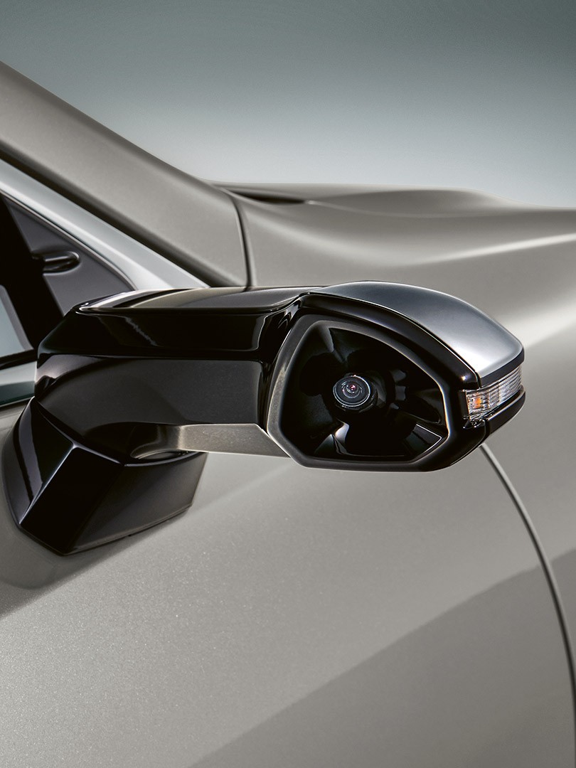 Kamera-Außenspiegel eines Lexus Fahrzeuges