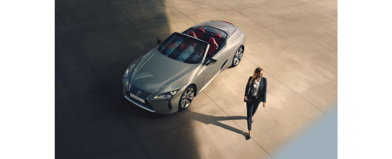 Geparktes Lexus LC Cabriolet