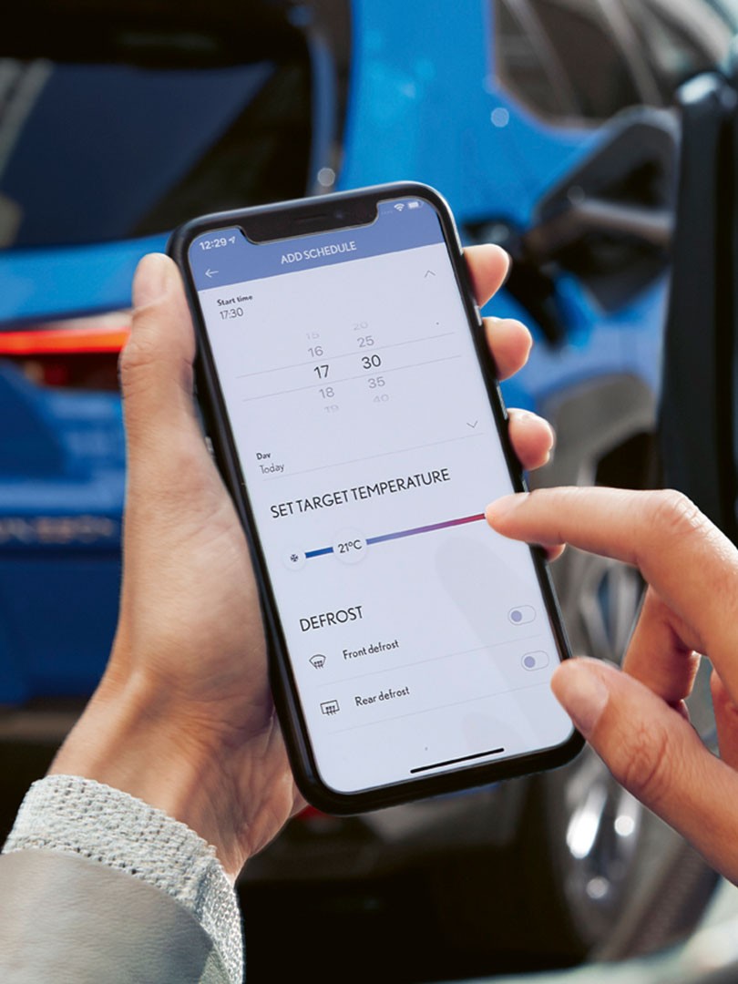 Eine weitere Komfortfunktion ist die Steuerung der Klimaautomatik oder das Vorkühlen an bzw. Vorheizen des Fahrzeugs sowie der Frontscheibe per Fernzugriff über die Lexus Link App.